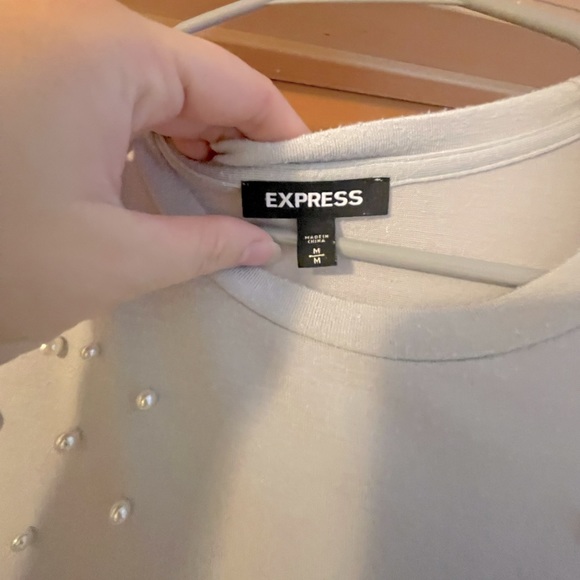 ✨ Express Pearl Accented T-Shirt - Size Medium - Picture 5 of 5